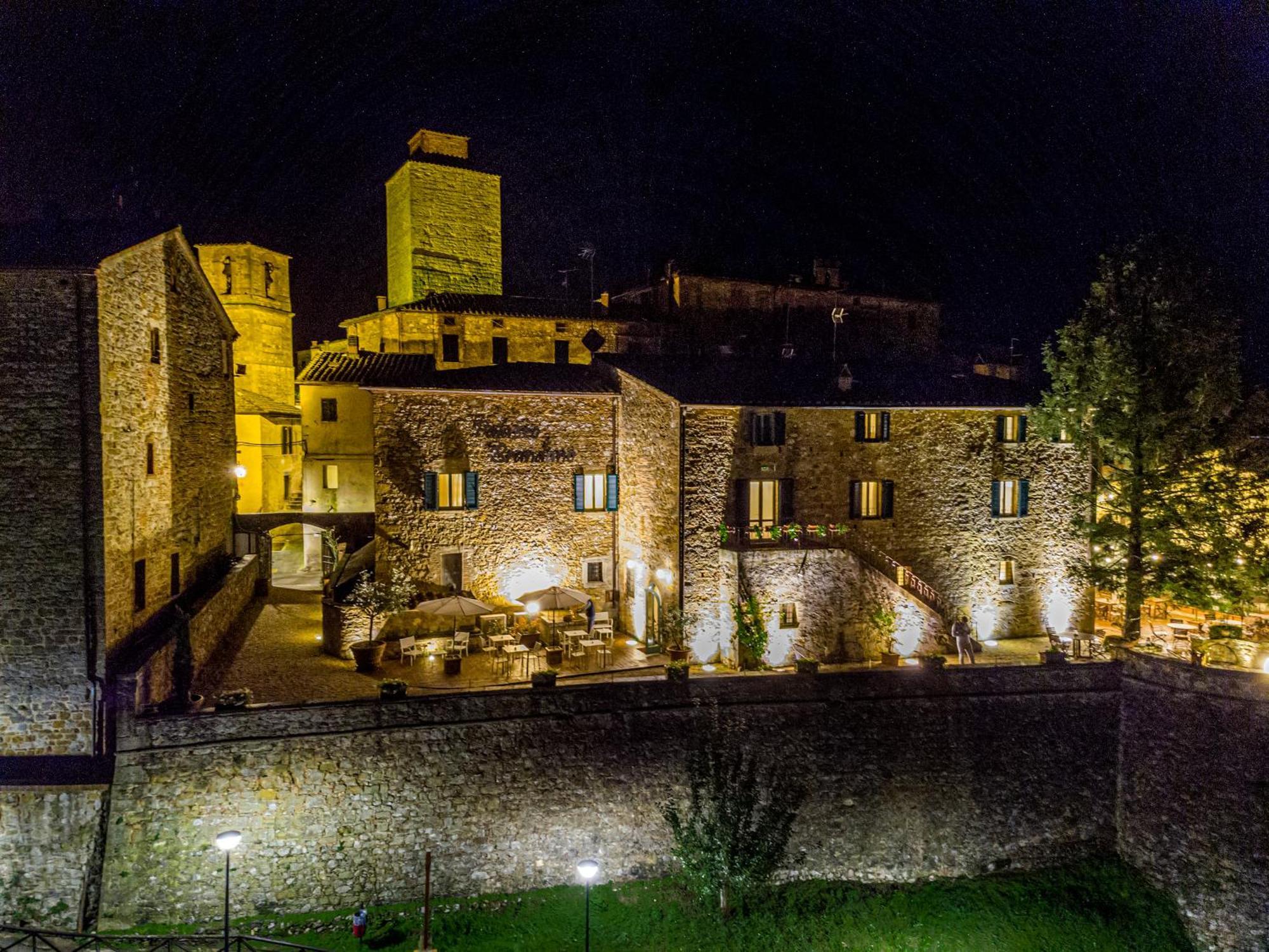 Palazzo Brandano Hotel Petroio Екстериор снимка