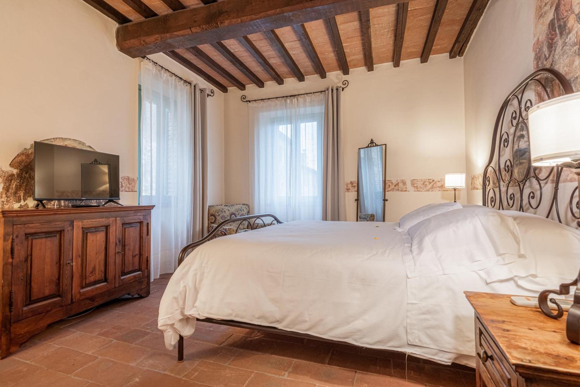 Palazzo Brandano Hotel Petroio Екстериор снимка